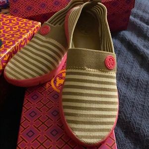 EUC- Tory Burch fabric with tan & cream stripes.